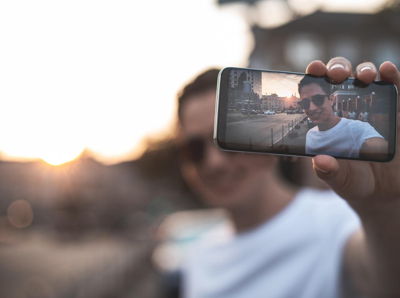 「ナンパ師」ユーチューバーが逮捕、女性への過剰なナンパ行為で実刑判決