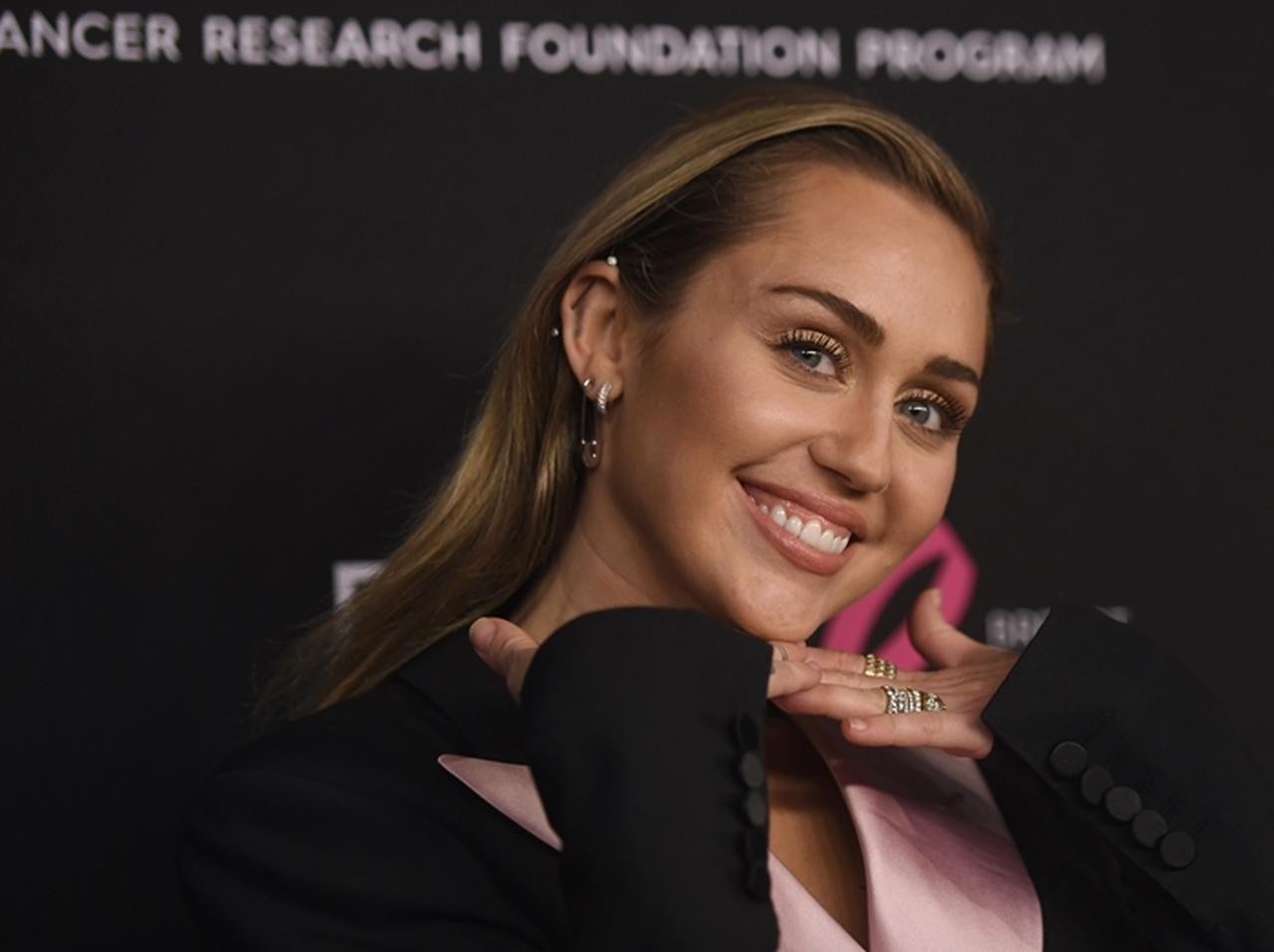 マイリー・サイラス、「現代病」で母親からお叱りを受けるも返しがお茶目