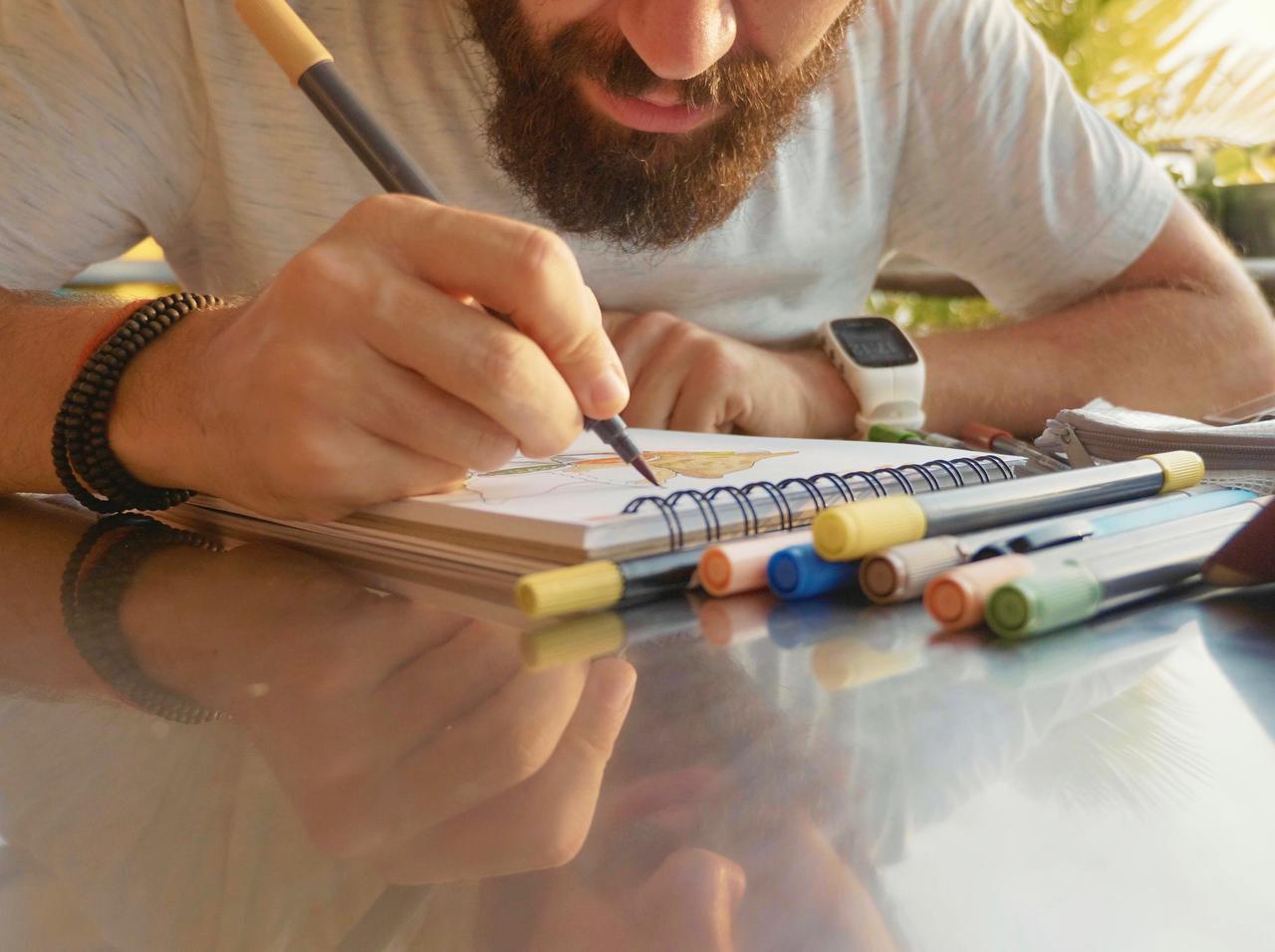 「男性器だけ」しか描かない青年、クオリティが高すぎて人気アーティストの仲間入り