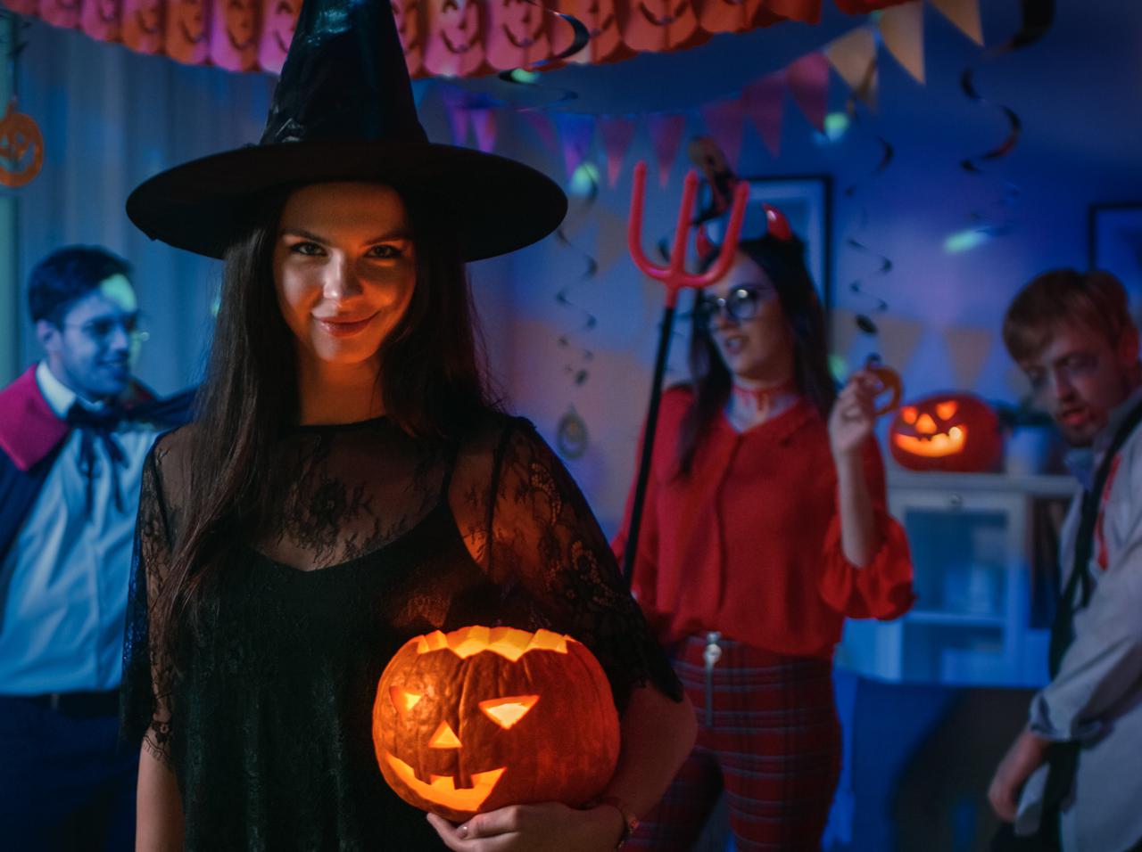 ハロウィン帰りに交通事故、「無傷」なのに“死んでる”と誤解された『理由』がアッパレ