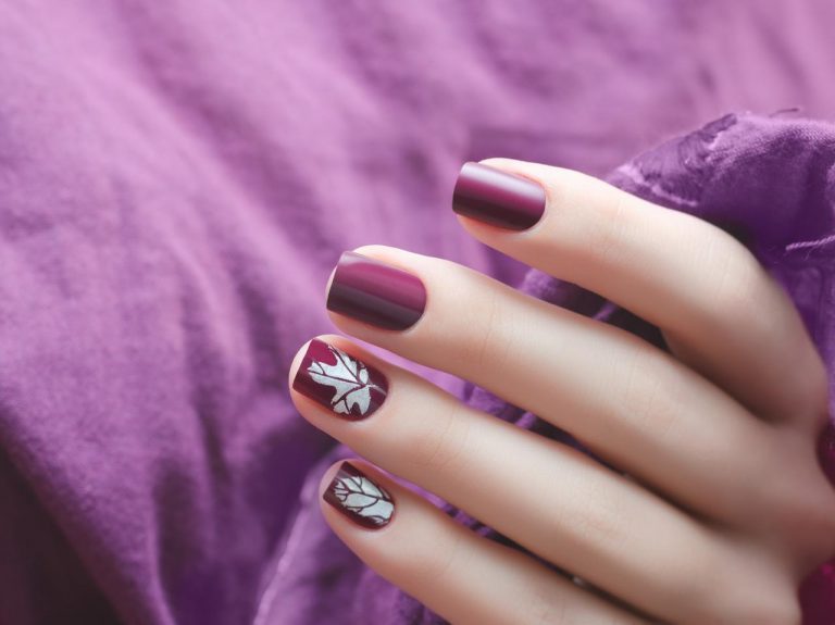 普通のネイルがマットに♡「家にあるもの」で出来るセルフネイルのマル秘テク