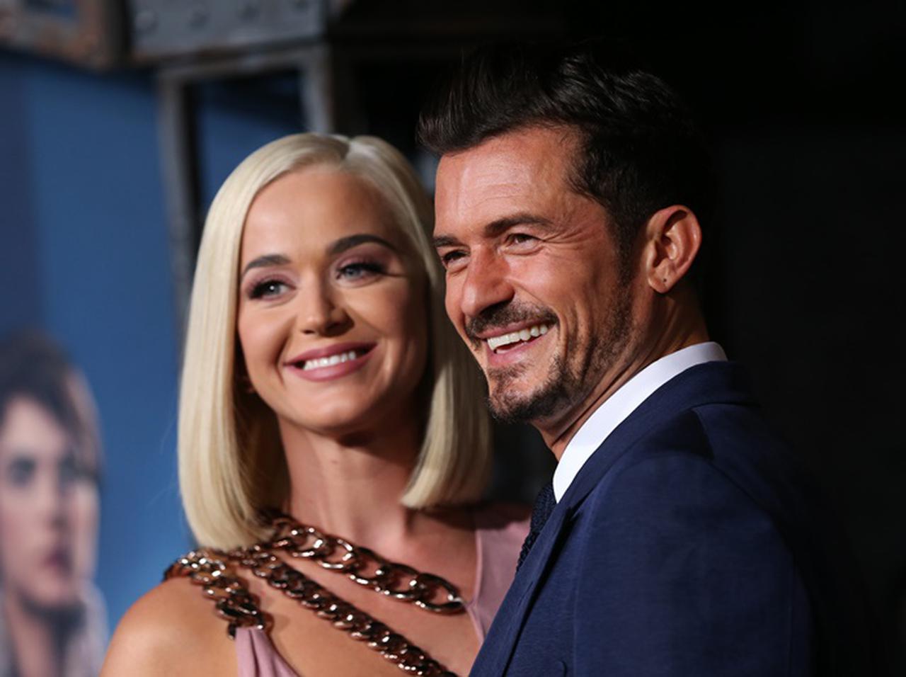 ケイティ・ペリー、オーランド・ブルームと「テレビ電話」でノロけまくる