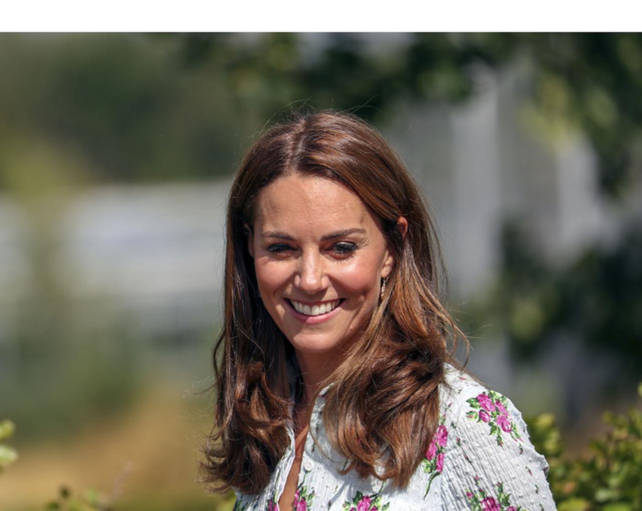 キャサリン妃、約2,500円のZARAのカチューシャで華やかに