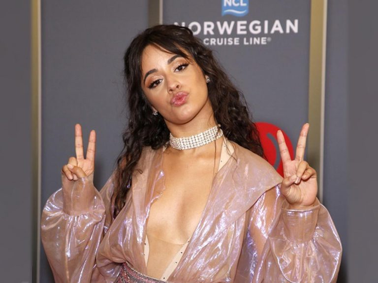 カミラ・カベロ、ショーン・メンデスとの「初めてのキス」について暴露