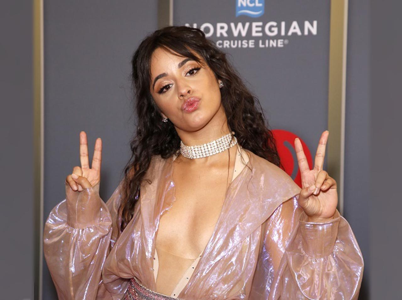 カミラ・カベロ、ショーン・メンデスとの「初めてのキス」について暴露