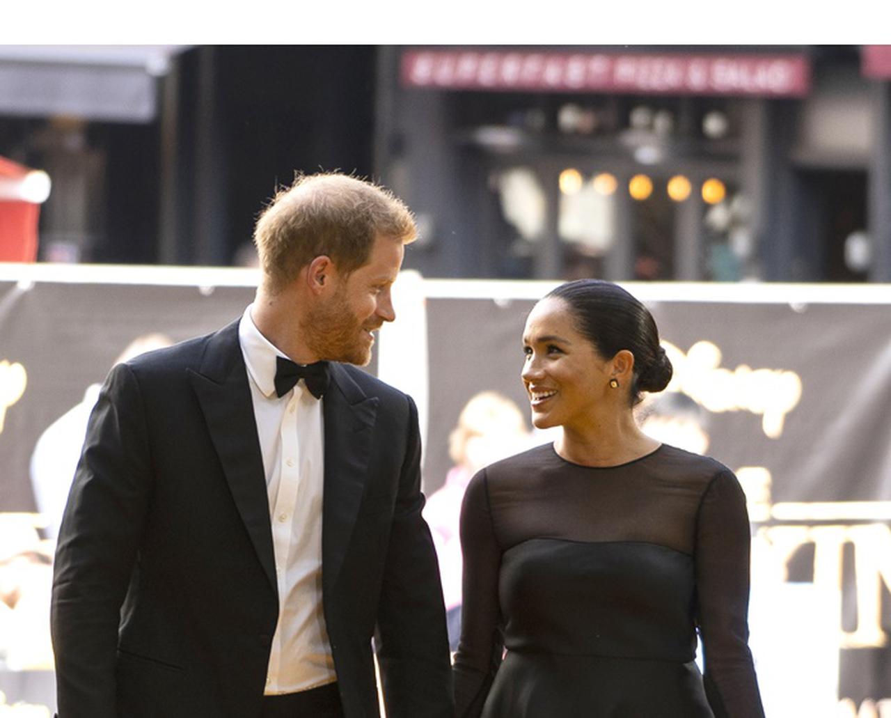 メーガン妃とヘンリー王子が婚約2周年!未公開写真を初公開