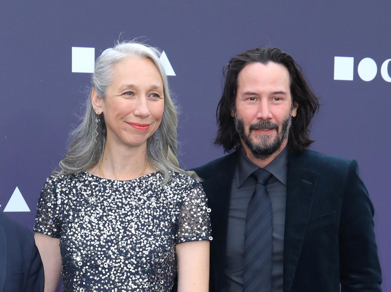 キアヌ・リーブス、ウワサの恋人と“人生を分かち合いたい”子供と元恋人を亡くした悲しみ乗り越え