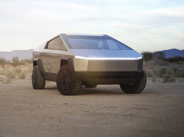 テスラ「サイバートラック」、公道を走る姿が目撃！見た人の反応がプライスレス