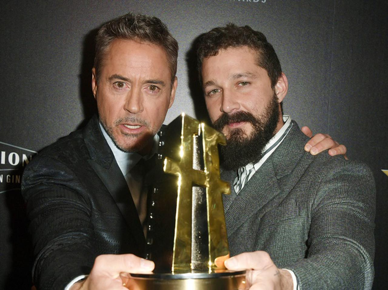 シャイア・ラブーフが自分を逮捕した警察官に感謝、ロバート・ダウニー・Jr.大絶賛の自伝映画が表彰