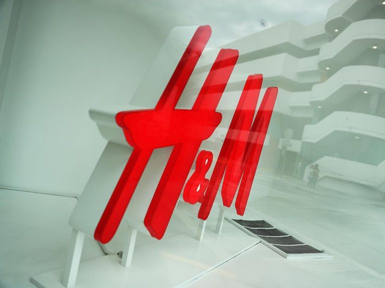 ブラックフライデーのイベントが始動!H&Mは日替わりでお得なアイテムが