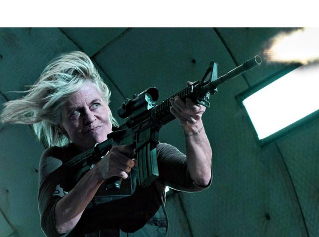 『ターミネーター』63歳リンダ・ハミルトン、鬼すぎる筋トレ＆食事を全公開！