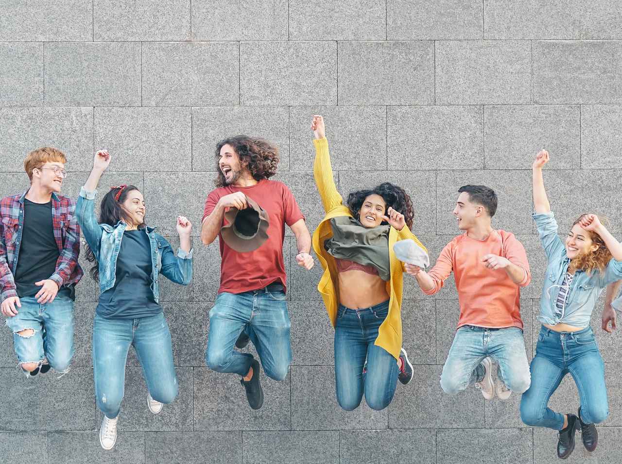 イギリスで「レディース&ジェントルメン」使用しないムーブメント、多様性を守るため