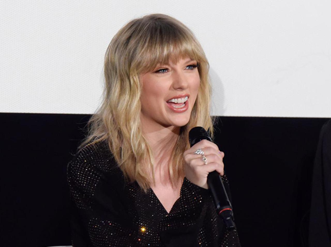 テイラー・スウィフト、来日中の衣装は「際どい1着」を“自分仕様”にアレンジ