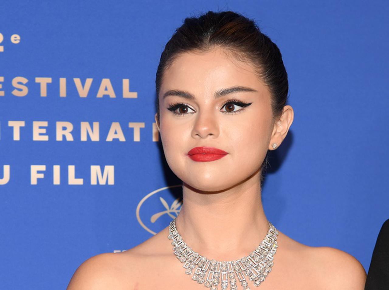 セレーナ・ゴメス、最近ラブラブなあの人の唇にキス!