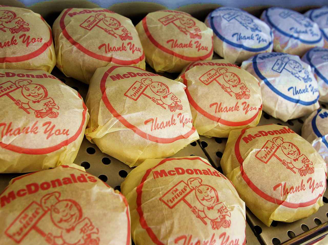 マクドナルドのナゲットに「あるもの」を入れ続けた元店員、あの大御所俳優から褒めちぎられる