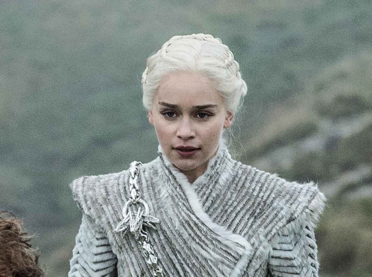 『ゲーム・オブ・スローンズ』エミリア・クラーク、“ヌードシーン”に「ファック・ユー」