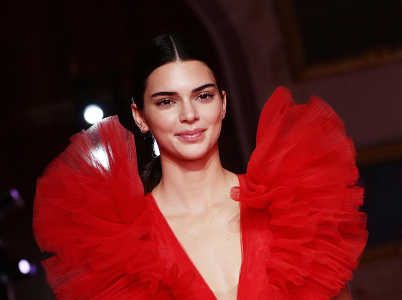 ケンダル・ジェンナー、「ある男性」との『交際』を親友ジジやヘイリーが熱狂的に支持