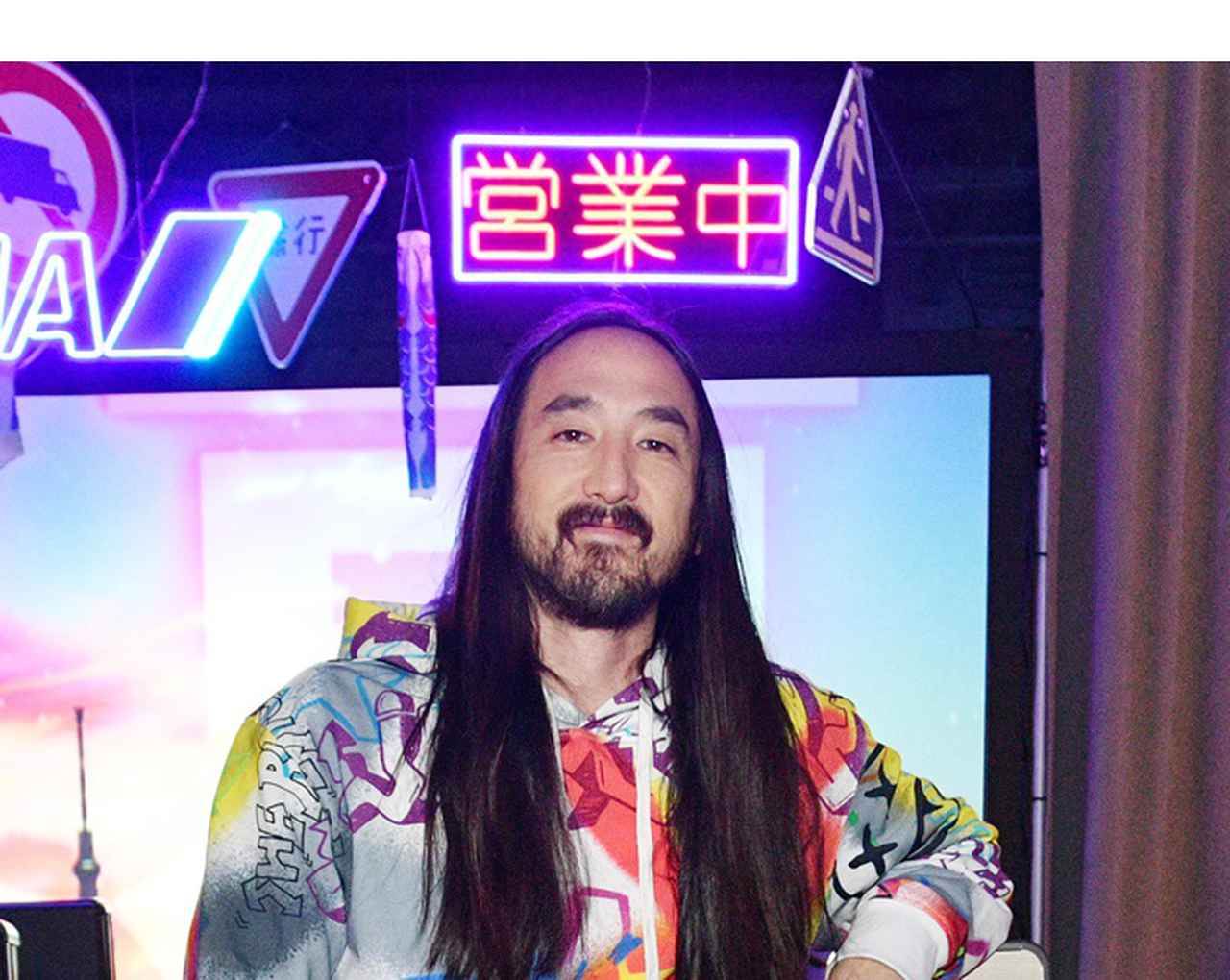 スティーヴ・アオキが来日！習字に挑戦して書いた言葉とは？