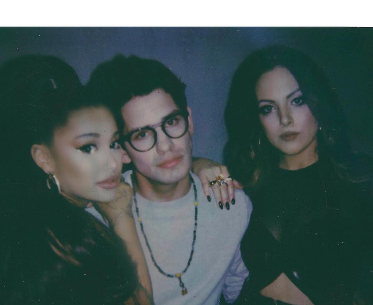 アリアナ・グランデ、旧友と一緒にステージでレア曲熱唱に会場が大熱狂