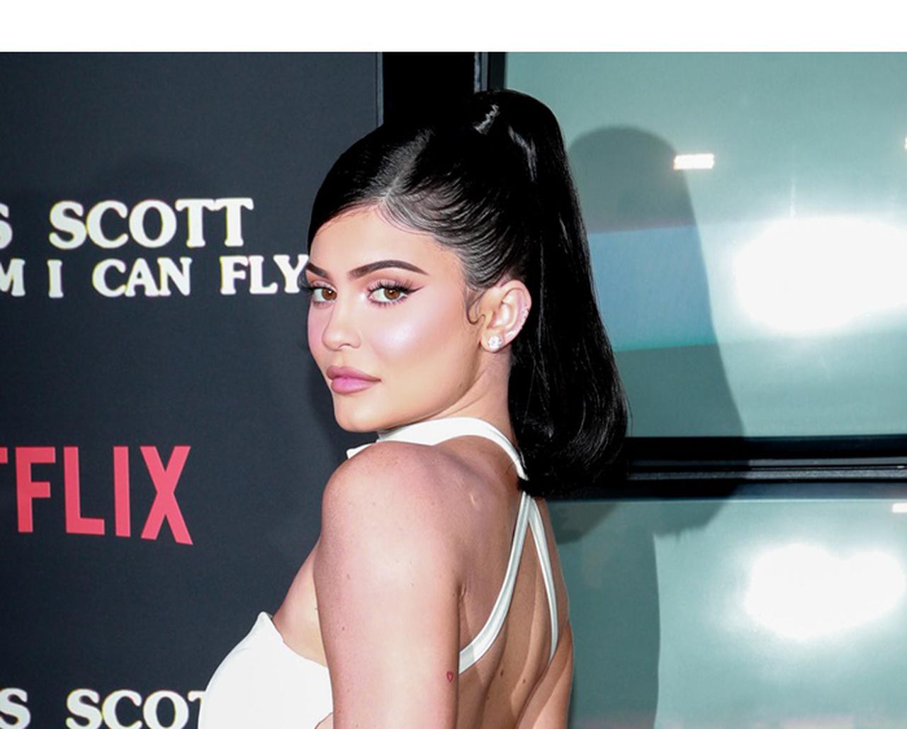 カイリー・ジェンナー、自動販売機に隠したものがさすがビジネスウーマン