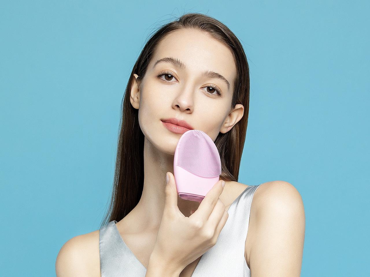 洗顔デバイス「FOREO」、スマホと連動する新商品を発売