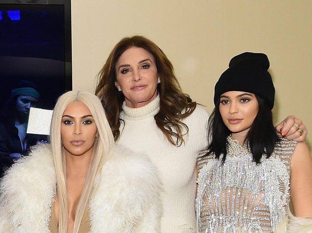 ケイトリン・ジェンナーの誕生日にカーダシアン家集合、あの日本食レストランでパーティー