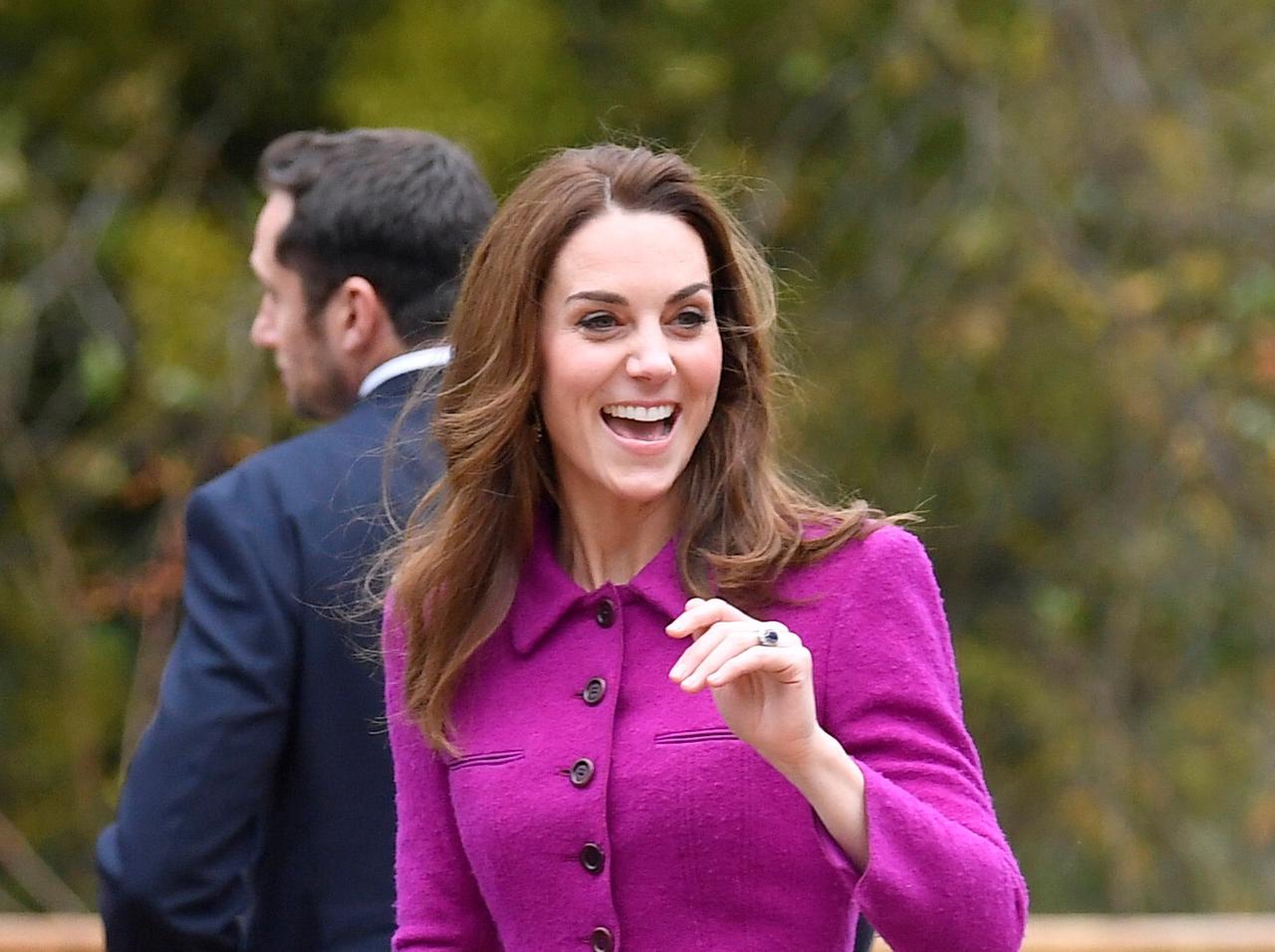 キャサリン妃が「電車」で移動!“普通に居すぎ”て一般人に『全く気づかれない』様子が目撃される