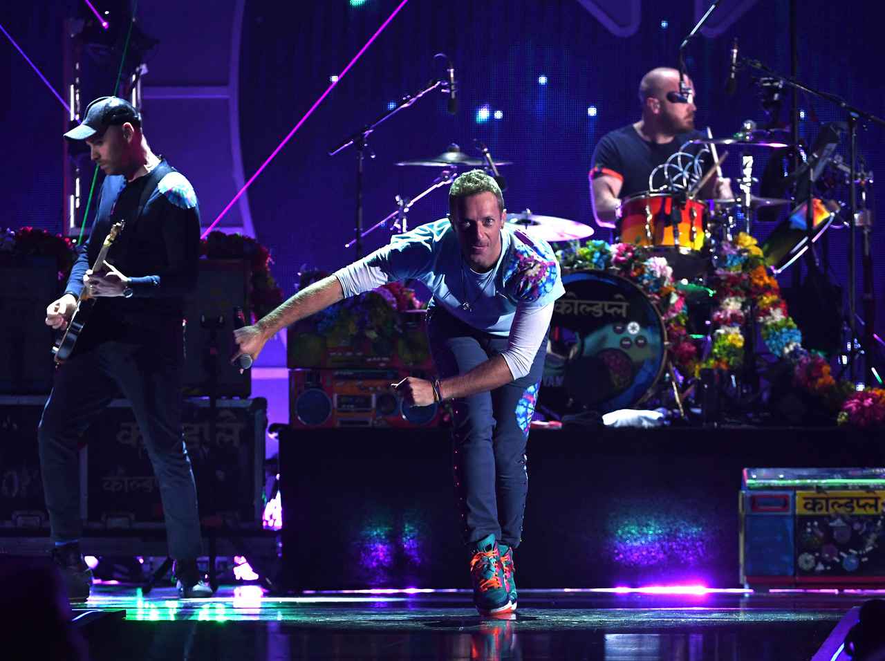 コールドプレイ、ライブツアーは環境に良い方法を見つけるまでしないと発表