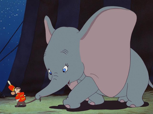 ディズニー、名作アニメの気まずいシーンを削除する代わりに「追加したもの」に賛否