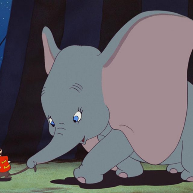 ディズニー、名作アニメの気まずいシーンを削除する代わりに「追加したもの」に賛否