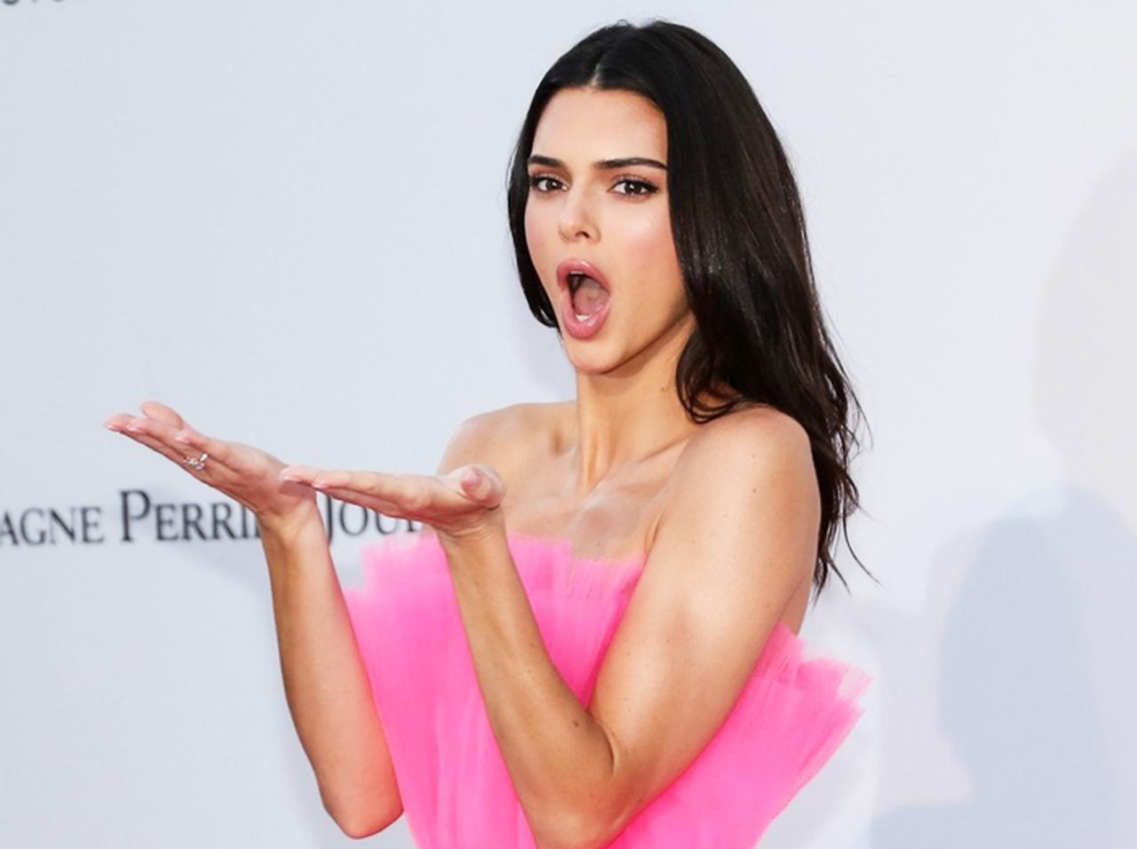 ケンダル・ジェンナー、誕生会で「自分のクローン」がおもてなし