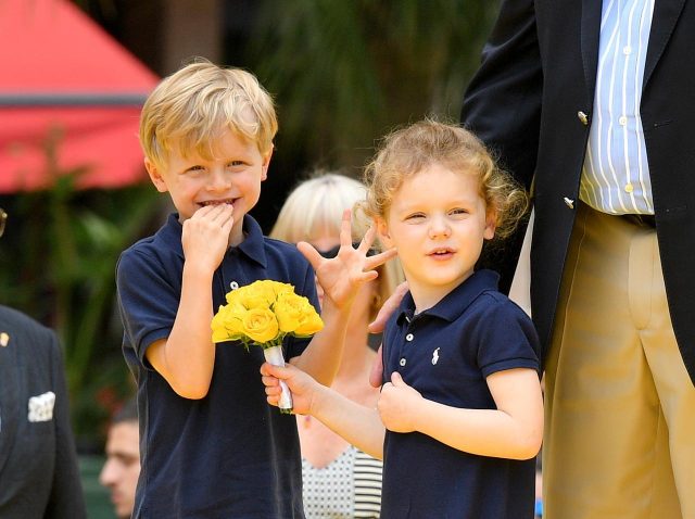 モナコ王室の天使の双子、来日中に“ディズニーランド”にハマった結果…