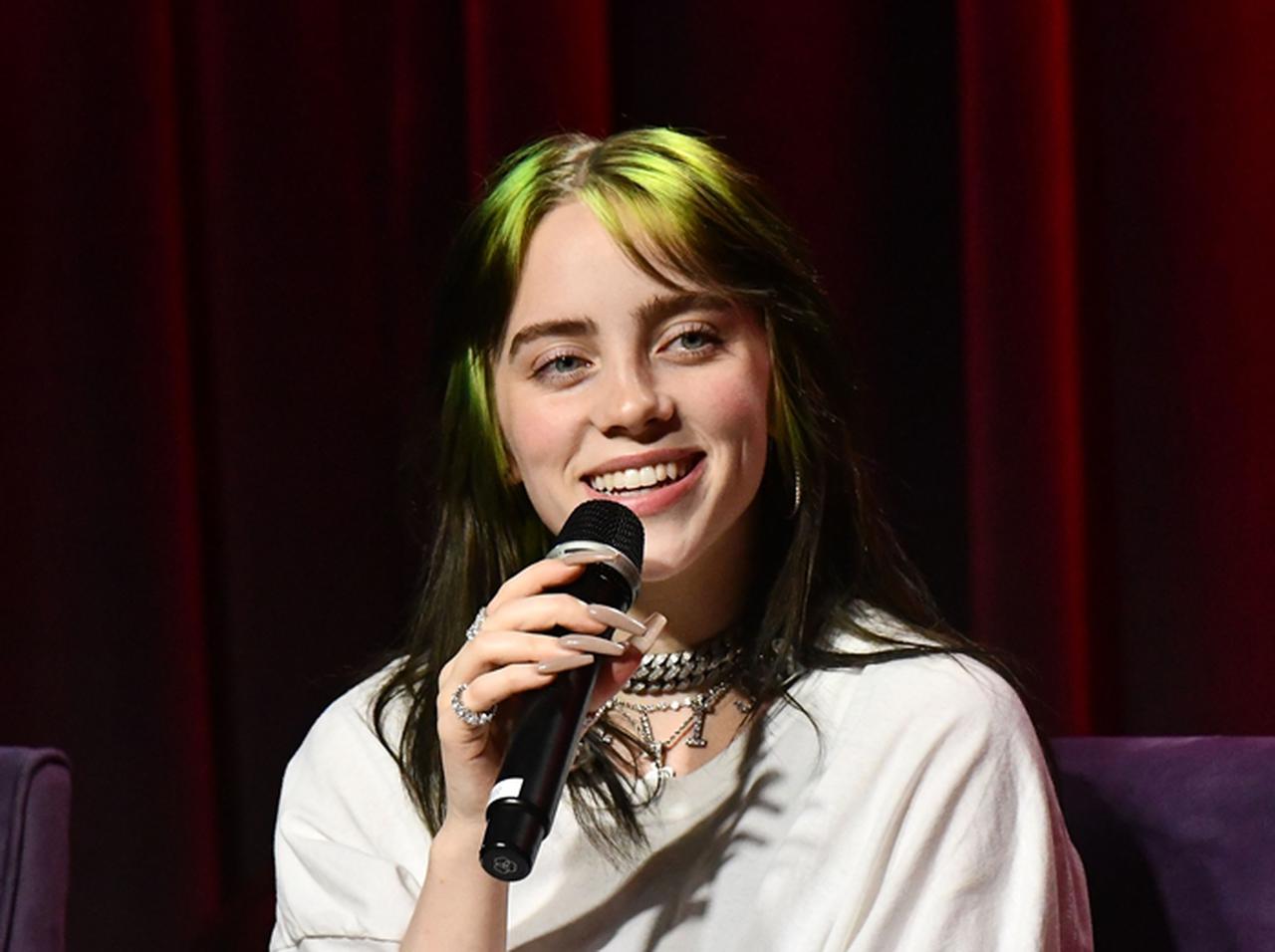 ビリー・アイリッシュ、新しい髪型にせざるを得なくなった理由が「悲劇」