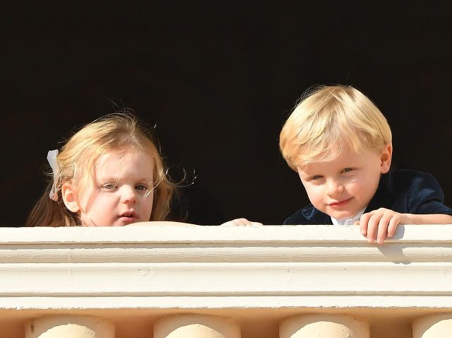 モナコ王室グレース・ケリーの双子の4歳孫、“白黒写真”が「絵画級」の美しさ