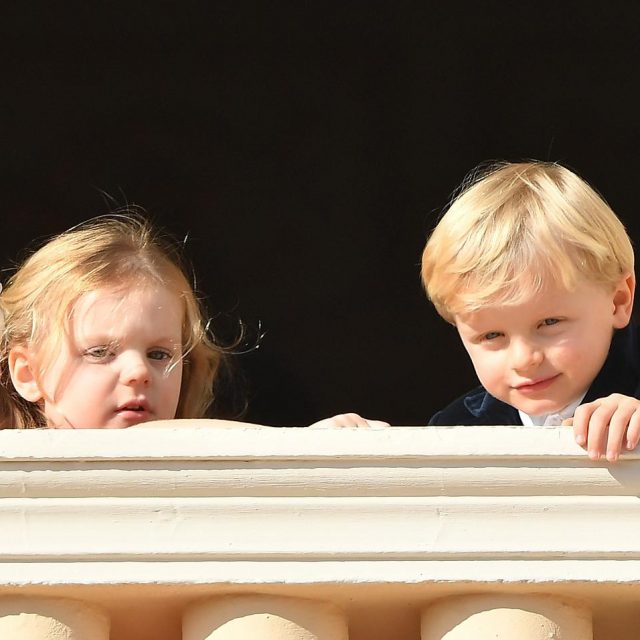 モナコ王室グレース・ケリーの双子の4歳孫、“白黒写真”が「絵画級」の美しさ