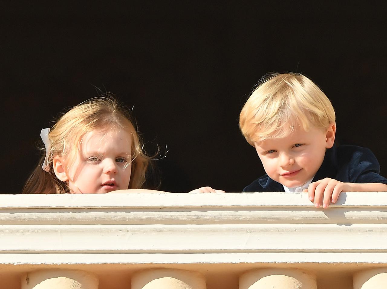 モナコ王室グレース・ケリーの双子の4歳孫、“白黒写真”が「絵画級」の美しさ