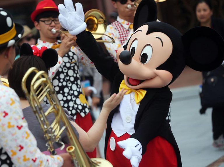 ディズニーランド、客からの「クレーム」にめずらしく『反論』した驚きの理由とは?