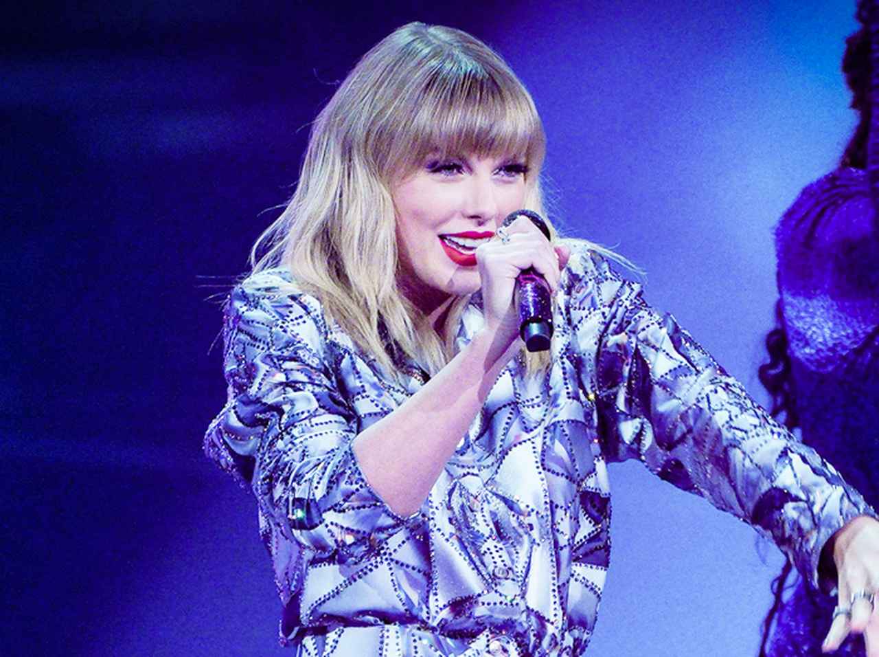 テイラー・スウィフト、過去のヒット曲披露に「青信号」！悲痛な訴えが功を奏す