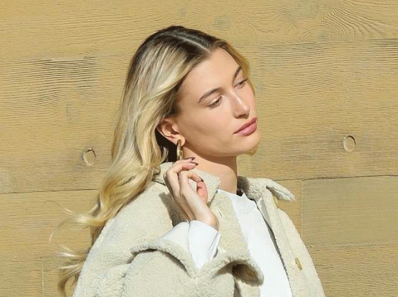 ユニクロのフリースをヘイリー・ビーバーが自身の誕生日に着用!