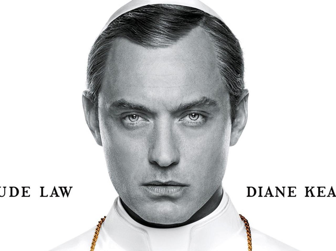 白のビキニブリーフが話題のジュード・ロウ主演ドラマからオシャレな最新予告が到着