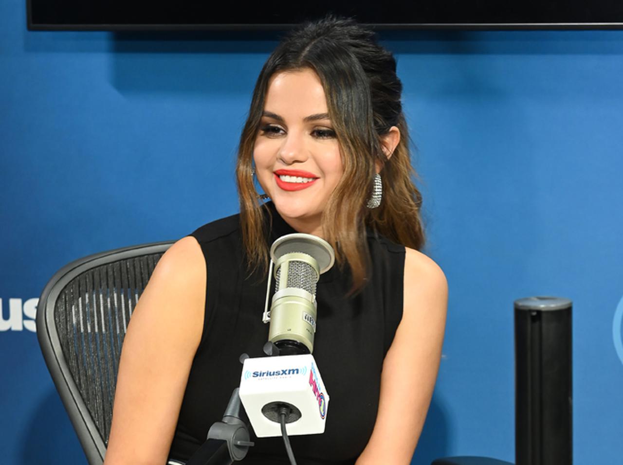 セレーナ・ゴメス、「日本語」が書かれた服を着て“新たな趣味”に没頭