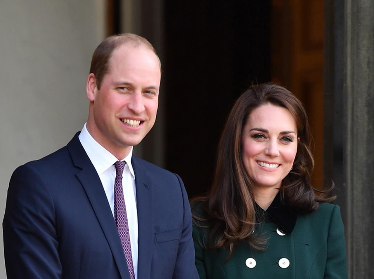 キャサリン妃とウィリアム王子、公の場でのレアな「愛情表現」にほっこり