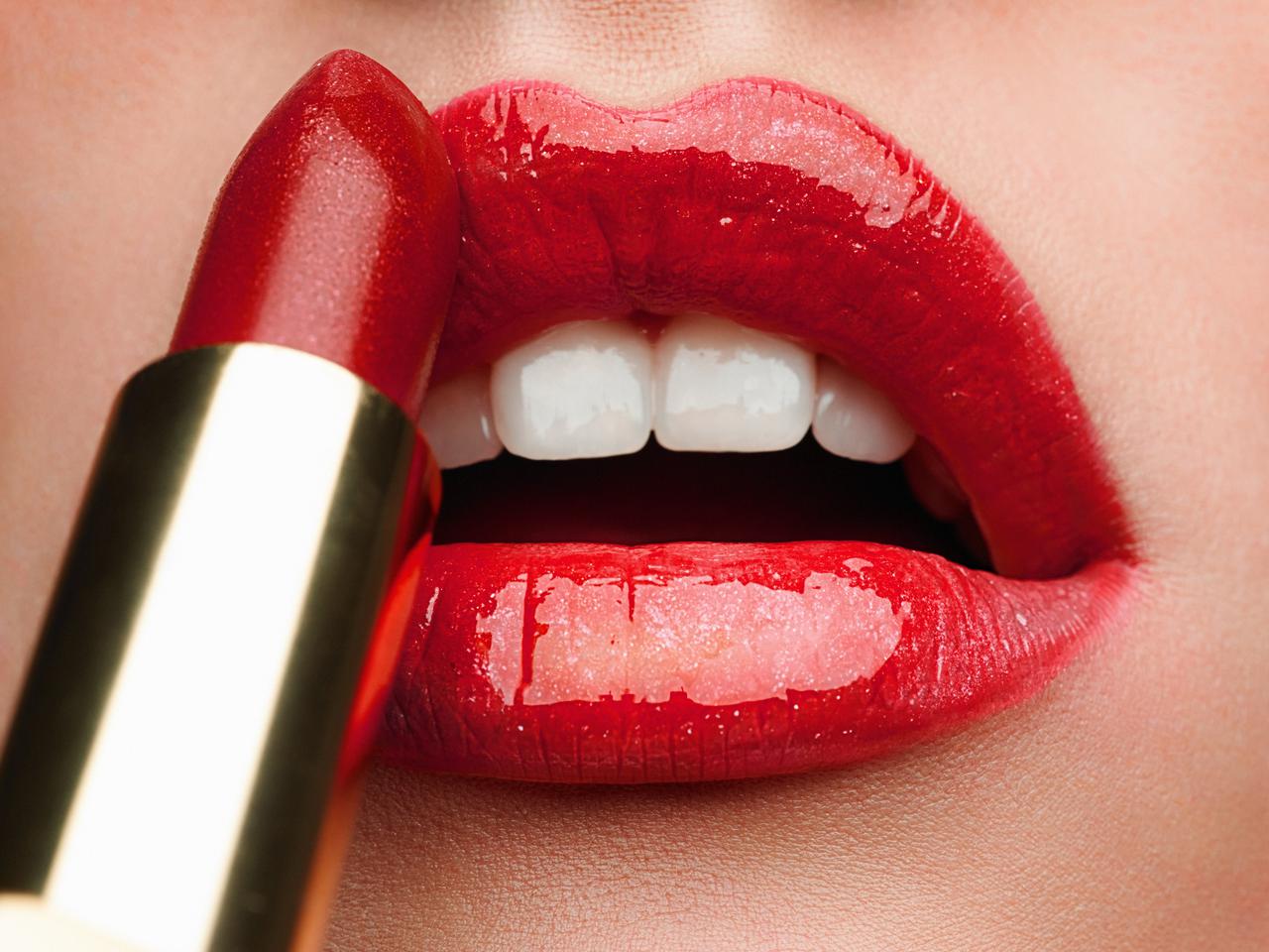 いつもの「赤リップ」が劇的に変わる！ プロが教えるワンランク上のメイク術