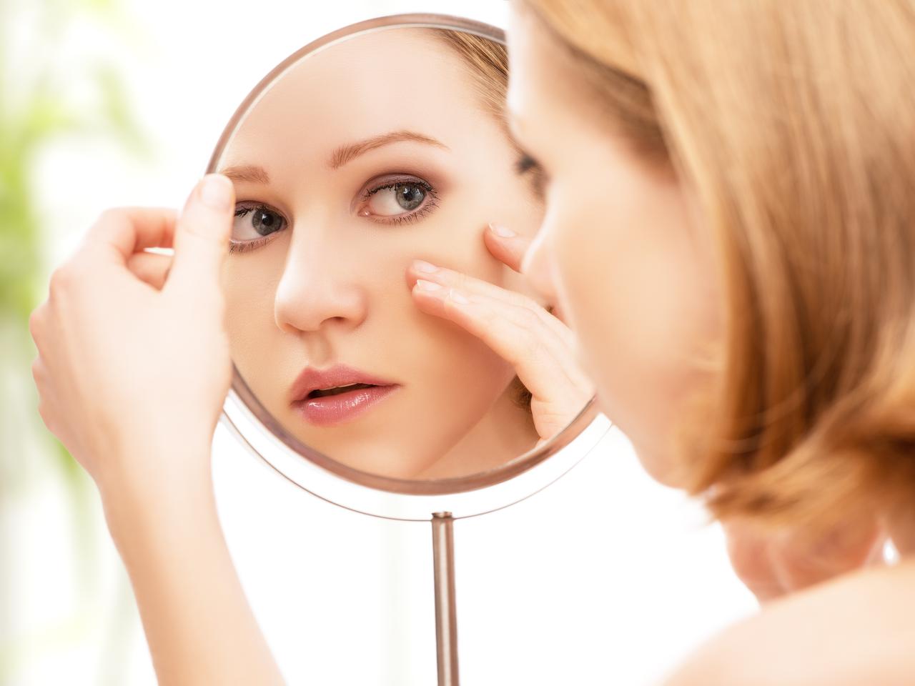 老け顔に見える？ほうれい線にファンデが溜まる理由と防ぐ方法