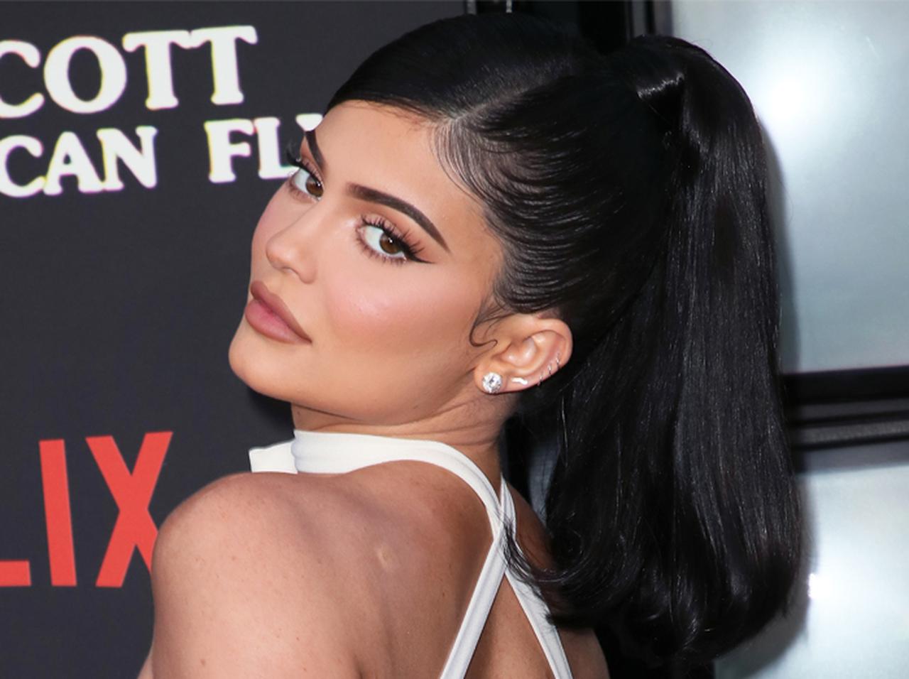 カイリー・ジェンナー、「15歳以来最長」という“地毛”をお披露目