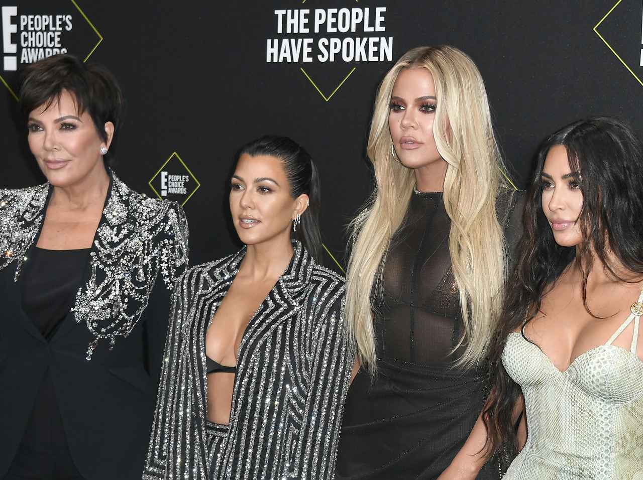 クロエ・カーダシアン、家族に「テーブル中の料理」を“ぶっかけ”られブチ切れ