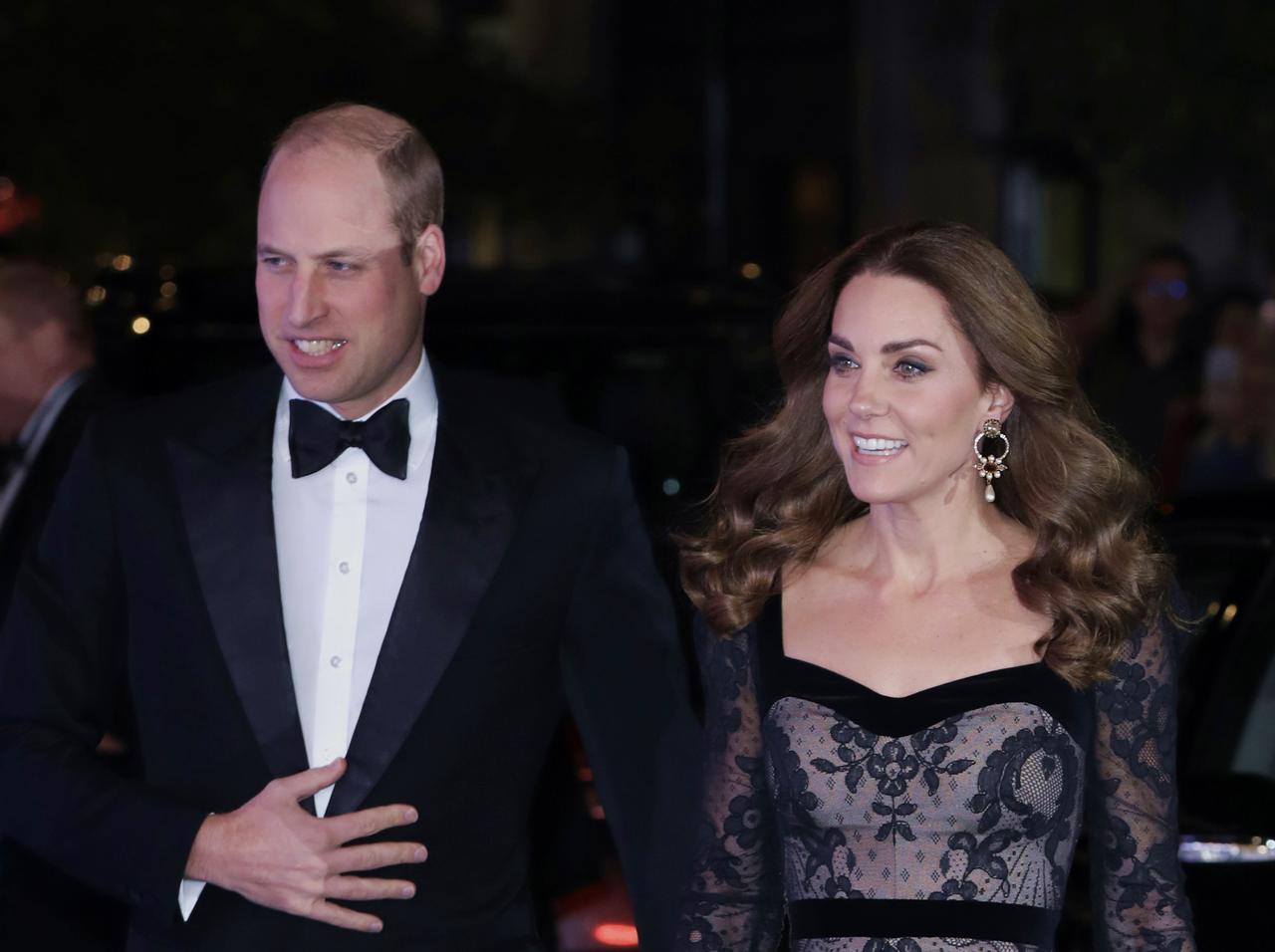 キャサリン妃とウィリアム王子“デートの日”、留守番の子供たちの「会話」が『仲良し家族』