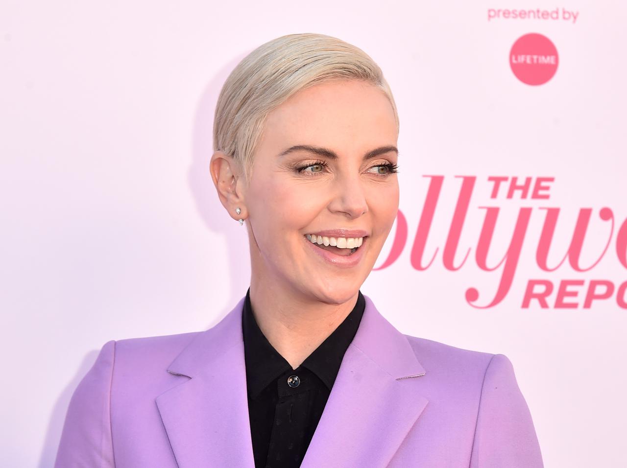 シャーリーズ・セロン、トランスジェンダーの子供の親として「世界に知ってほしいこと」を語る