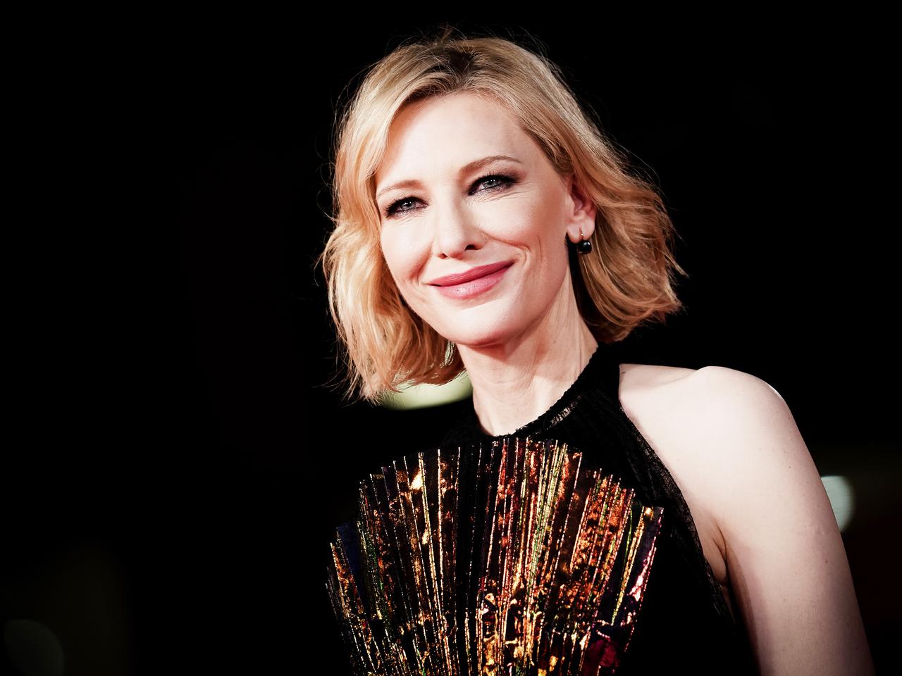 奇跡のアラフィフ！美魔女セレブたちが実践する美容法を大公開