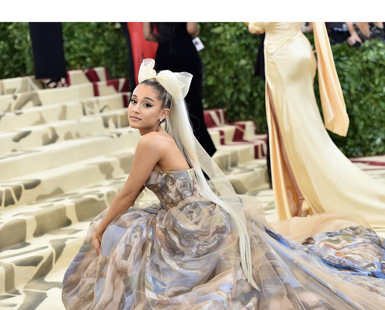 アリアナ・グランデ着用の『千と千尋の神隠し』スウェットは日本でも購入可